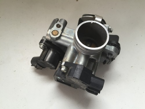 Papillon injecteur - un,