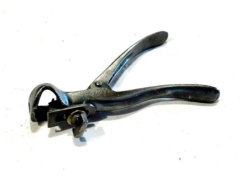 Outil ancien pince avoyer - outil,
