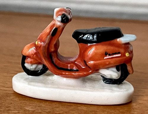 Fève moto scooter marron - fève,