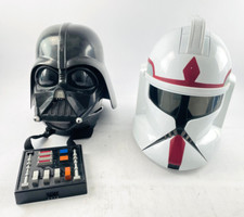 Casque Star Wars Hasbro 2004 Dark Vador et 2008 Clone Wars avec langue