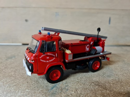 Camion pompiers saviem - 1/43,
