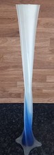 Grand vase soliflore torsadé en verre opaque blanc et bleu bleu 50 cm
