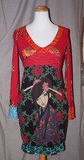SUPERBE ROBE COURTE NEUVE DE MARQUE DESIGUAL À MANCHES LONGUES TAILLE XS ( 34 ).