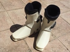 ++ Paire de chaussures de ski