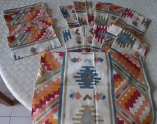 Lot 12 serviettes de table en tissu à motifs géométriques