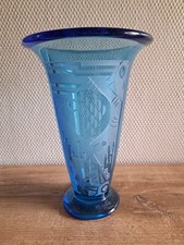 Vase bleu gravé à l'acide
