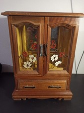 Ancien boite a bijoux forme Armoir en bois et vitraux