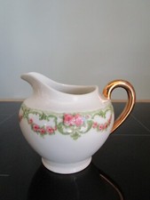 POT A LAIT  EN  PORCELAINE DE