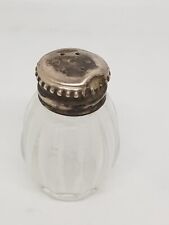 Petite salière ou poivrière en verre et argent massif, Signé Christofle