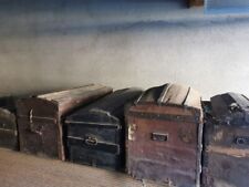 Malles en bois anciennes à restaurer