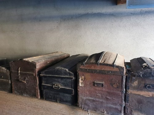 Malles bois anciennes à - malles,