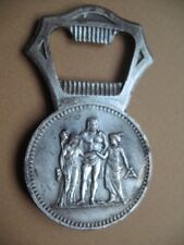 106 - Décapsuleur Caisse