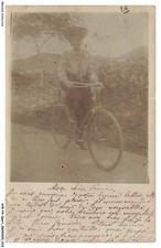 AVRP4-0191-SPORT - CYCLISME - UNE FEMME SUR UN VELO