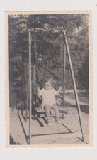 Photo-carte bébé sur balançoire baby jeu vintage mode child
