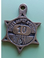  CHALONS SUR MARNE 51   Ancien PORTE CLE de CHAMBRE " HOTEL du POT D'ETAIN " 