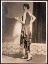 Mode. Robe assymétrique vers 1925. Tirage d'époque.