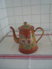 Cafetière tôle émaillée ancienne  fleurie relief 1at17