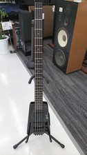 Guitare basse électrique sans
