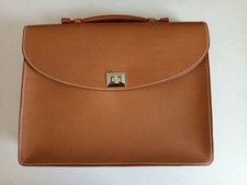 Serviette en cuir, comme