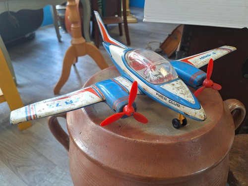Ancien avion jouet - ancien, tôle