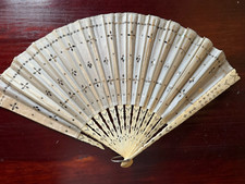 EVENTAIL PAILLETTES et sequins