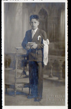 VIERZON (18) PHOTOGRAPHIE Atelier S. JOUSSE / COMMUNIANT avec BIBLE & PRIE-DIEU