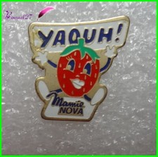 Pin's Alimentaire Yaourt YAOUH ! Mamie Nova à la Fraise  #E4