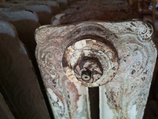 lot de 4 radiateurs en fonte fleuries (ou décorées)