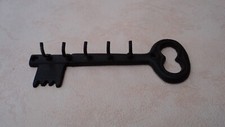 Ancien accroche Clés, Crochet mural en forme de clé à visser, en métal Fonte..