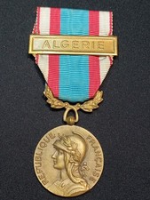 Y4/09/25 (REF27929) Médaille militaire GUERRE d'ALGERIE FLN French MEDAL