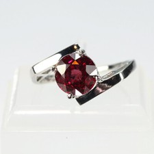 Bague en métal avec grenat