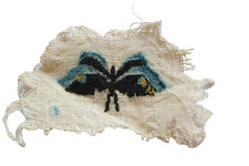 Broderie de papillon sur toile. 10 x 6 cm