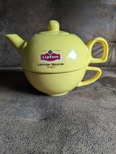 Théière Égoïste Et Bol