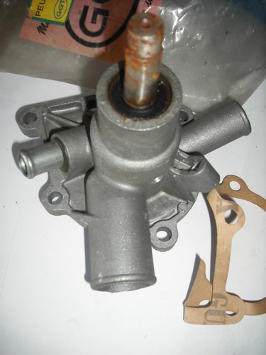 Pompe eau peugeot 204 304 - à,