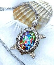 Collier FEMME Pendentif TORTUE Stylé. Washi Art JAPON -Décor Rosace SOLEIL