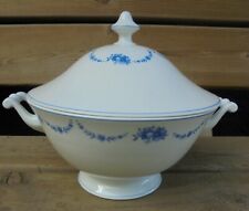 Soupière en porcelaine blanche décor guirlandes de fleurs bleue Pont de la Tour 