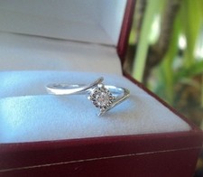 Attrayant Moderne 9ct or Blanc & Diamant Compensé Motif Bague C.2000s - Taille K