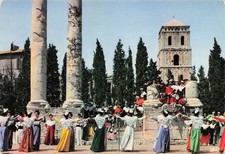 13 ARLES LA FETE DES COSTUMES