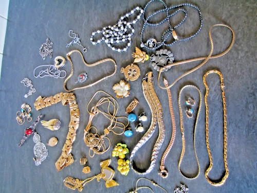 Lot bijoux fantaisies - lot,