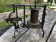 Tourne broche mural ancien, à restaurer.