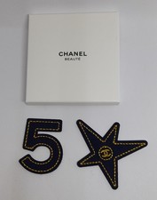 PARFUMS CHANEL BOITE AVEC 2 STICKERS ADHESIFS  ----  N°5 ET UNE ETOILE