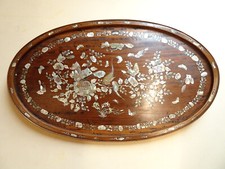 GRAND PLATEAU EN BOIS ET MARQUETERIE DE NACRE. XIX°.Extrème-orient,Indochine.