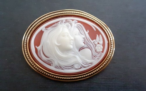 Grande broche pince - , à
