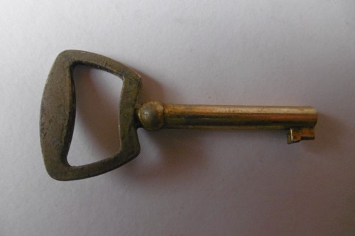 Clé clef ancienne creuse - clé, /