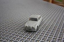 Voiture miniature Norev plastique Jaguar 2.4 L MK1 au 1/43 Réf N° 24