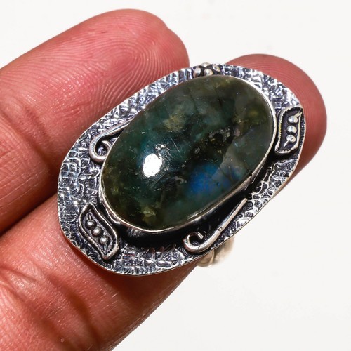 Bague pierre précieuse forme