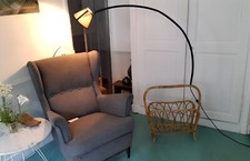 Porte-revues lampadaire rotin vintage.