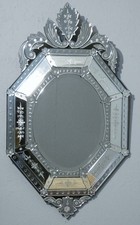 Miroir vénitien à parcloses en verre gravé, forme octogonale, époque vers 1950