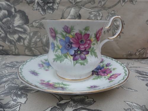 Queen fine bone china - queen's,