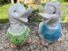 Ensemble Salière + poivrière en forme couple d' Oies - hauteur 10 cm